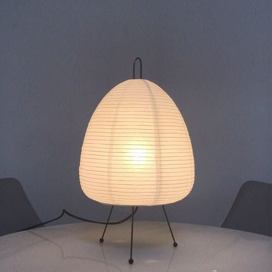 Elegant bordlampe i rispapir med jernfod i japansk design