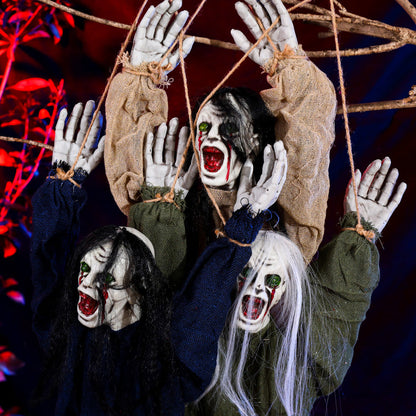 Uhyggelig hængedekoration med spøgelse og blodpletter til halloween
