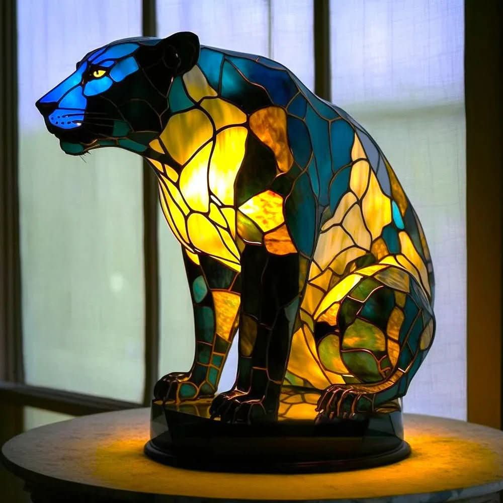 Kunstnerisk bordlampe i glas med dyremotiv til hyggelig stemning