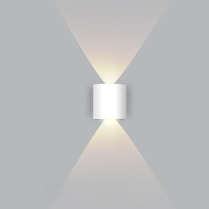 Energivenlig LED-væglampe i aluminium til facade, have og indkørsel