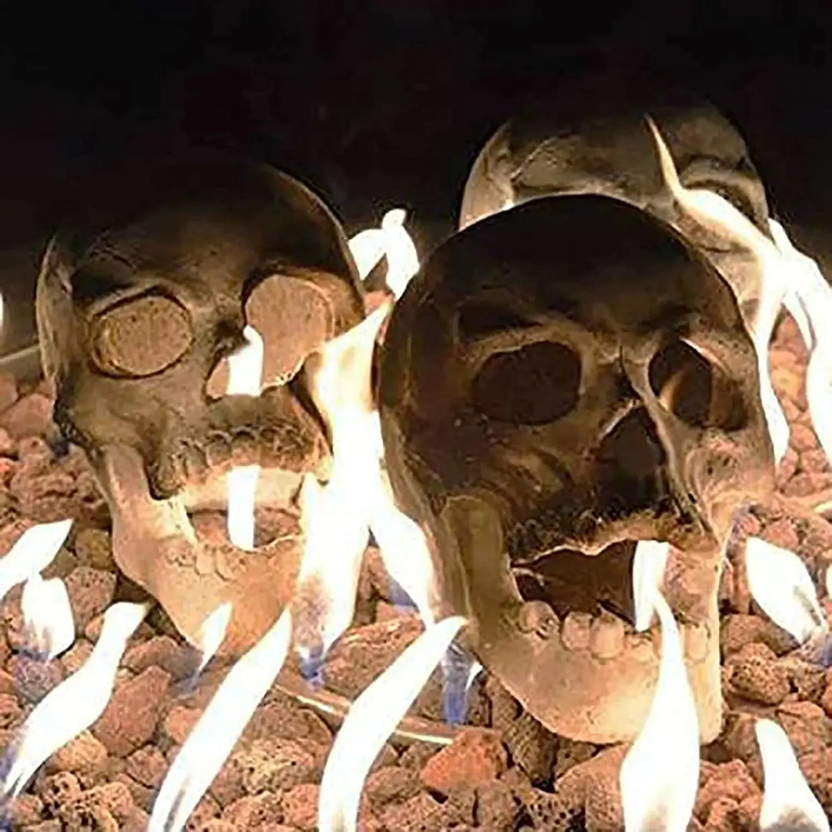 Ildfast kraniefigur i resin til gotisk indretning og halloween
