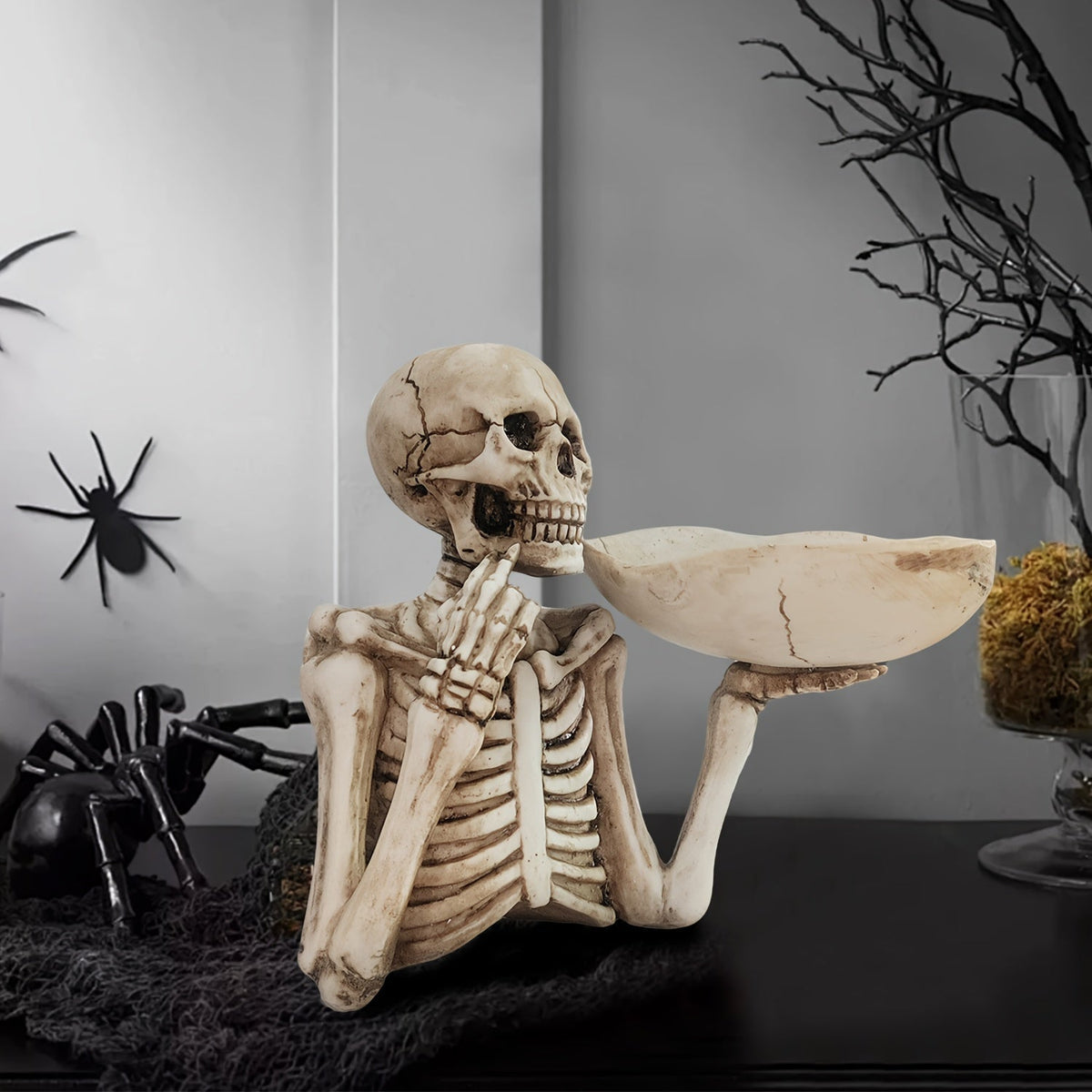 Dekorativ kranieskål i resin til halloween og gotisk indretning