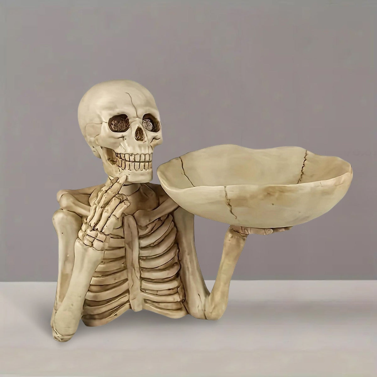 Dekorativ kranieskål i resin til halloween og gotisk indretning