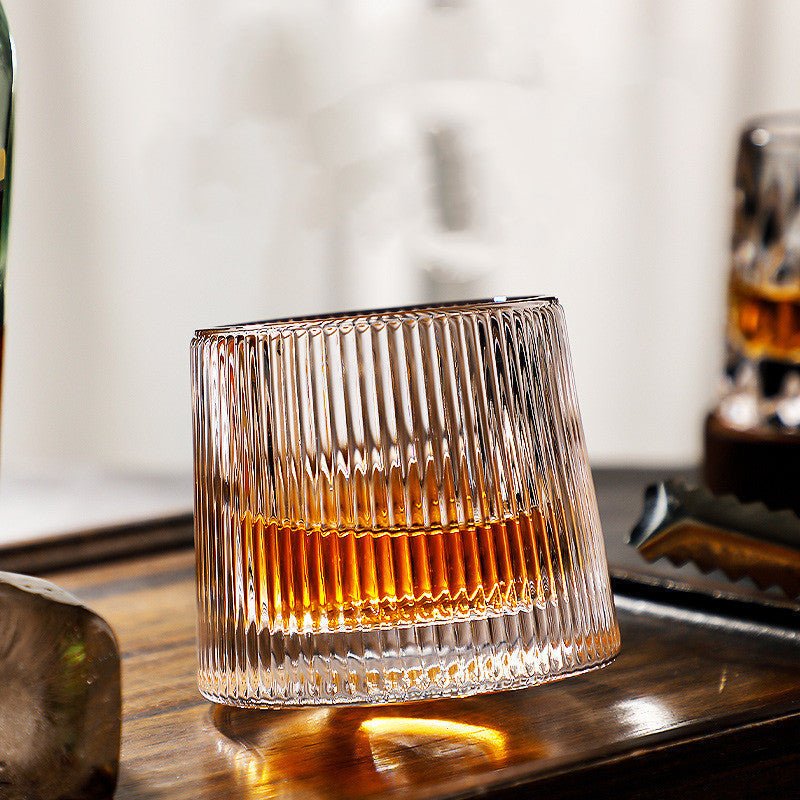 Drejelige whiskyglas i blyfrit krystal med gaveæske til whiskyelskere