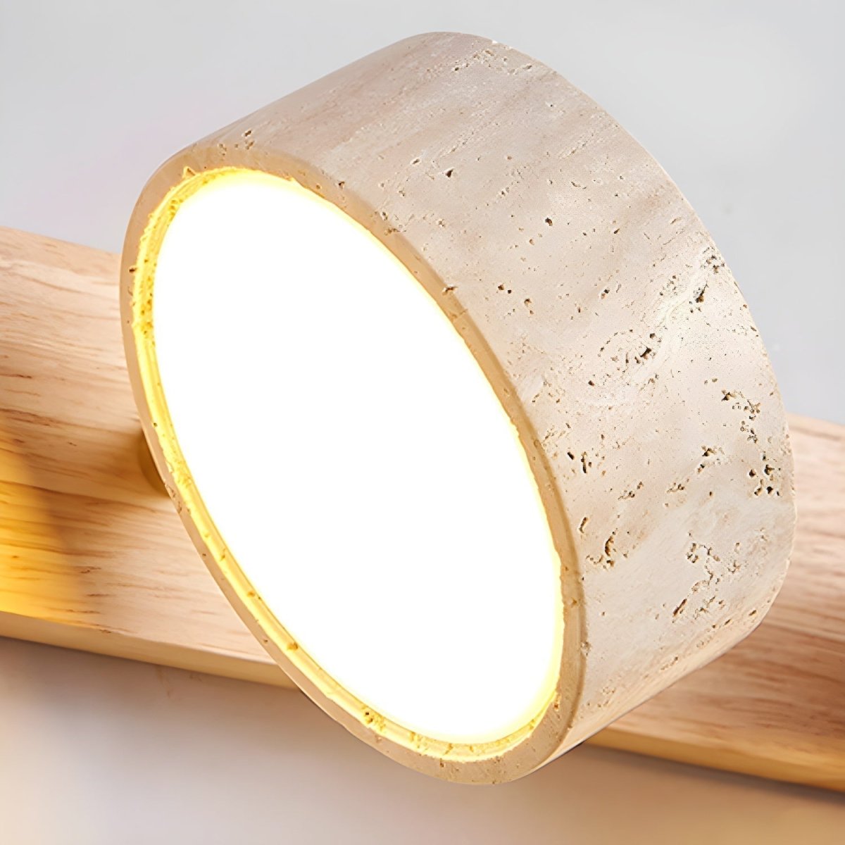 LED-væglampe i travertin og træ med blødt lys til soveværelse og entré